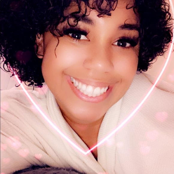 Meet your Posher, Emily - Picture 5 of 5